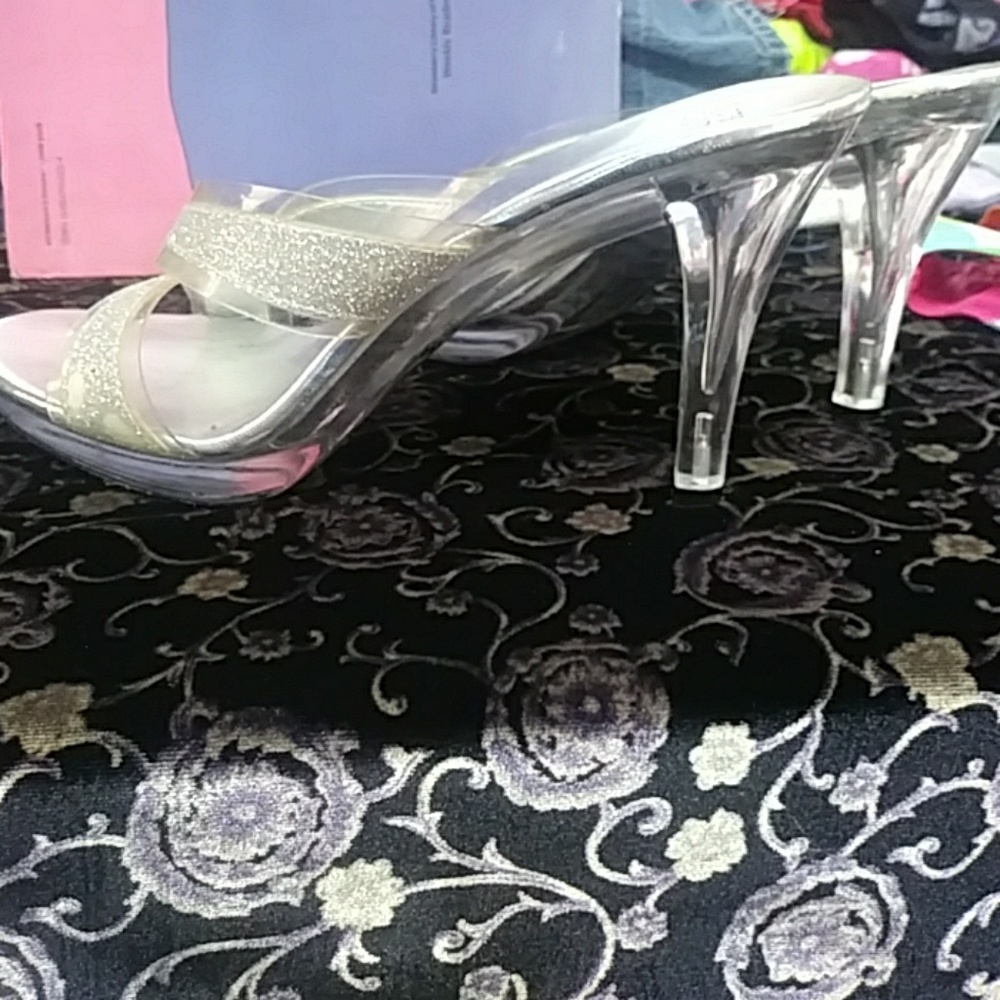 Heels - Picture 4 of 4